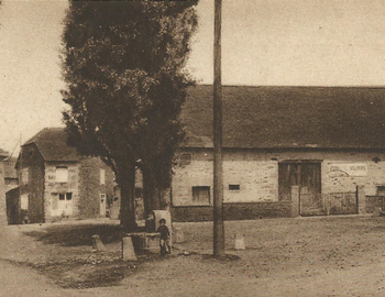 Place, fontaine et Monument aux morts